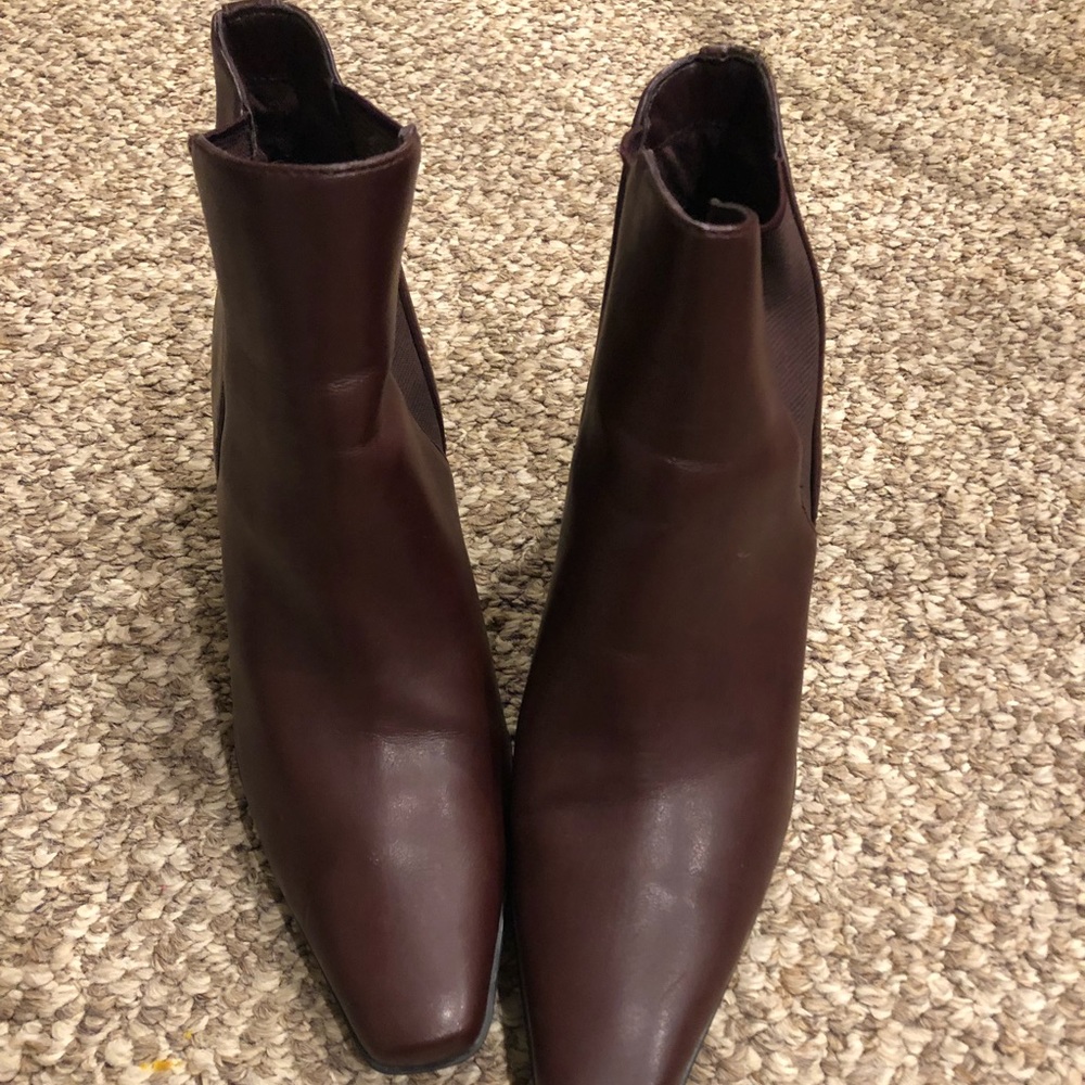 Liz Claiborne booties size 7